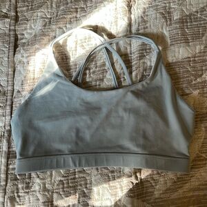 Women sport bras, color green, size XL, good condition.
